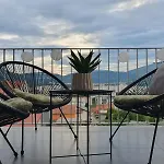Merry Harmony Heights - Balcony & Free Garage & Parking