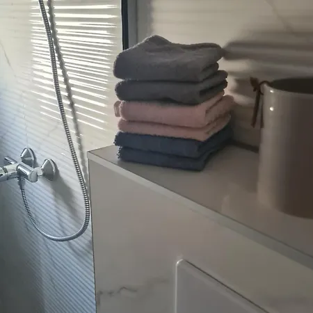 Merry - Free Garage & Parking