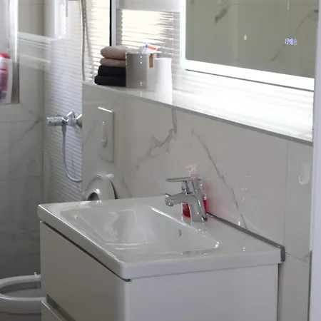 Merry - Free Garage & Parking Мостар