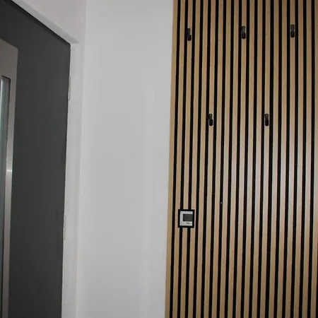 Merry - Free Garage & Parking