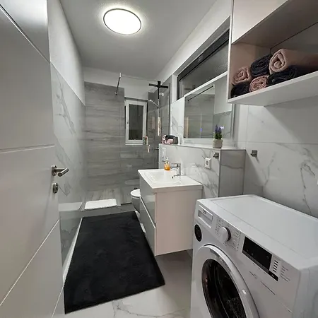 Merry Harmony Heights - Balcony & Free Garage & Parking Appartamento *