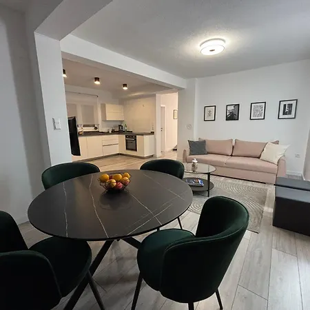 Merry Harmony Heights - Balcony & Free Garage & Parking Apartman *