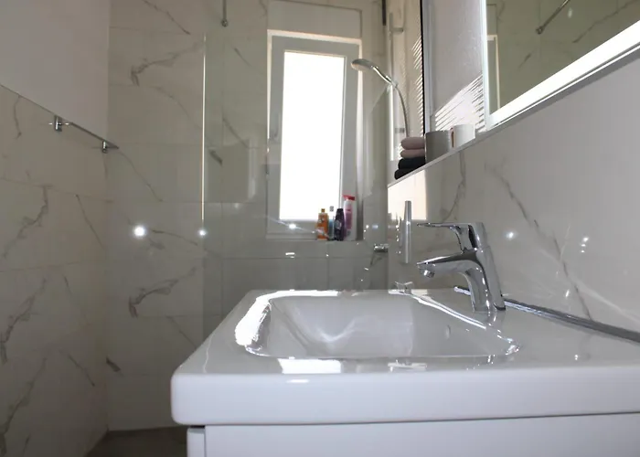 Merry Harmony Heights - Balcony & Free Garage & Parking *