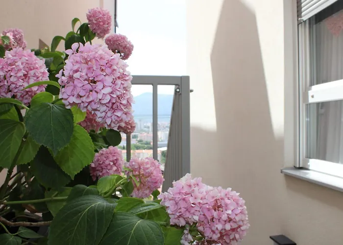 Merry Harmony Heights - Balcony & Free Garage & Parking Apartman *