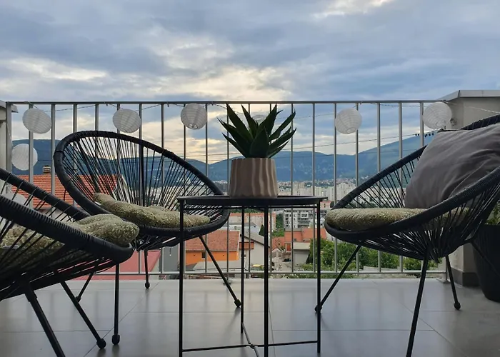 Merry Harmony Heights - Balcony & Free Garage & Parking