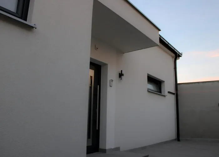 Merry Harmony Heights - Balcony & Free Garage & Parking