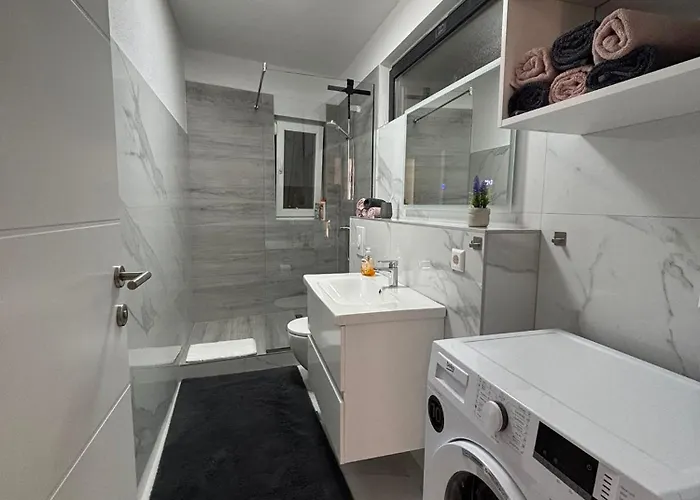 Merry Harmony Heights - Balcony & Free Garage & Parking Apartman *