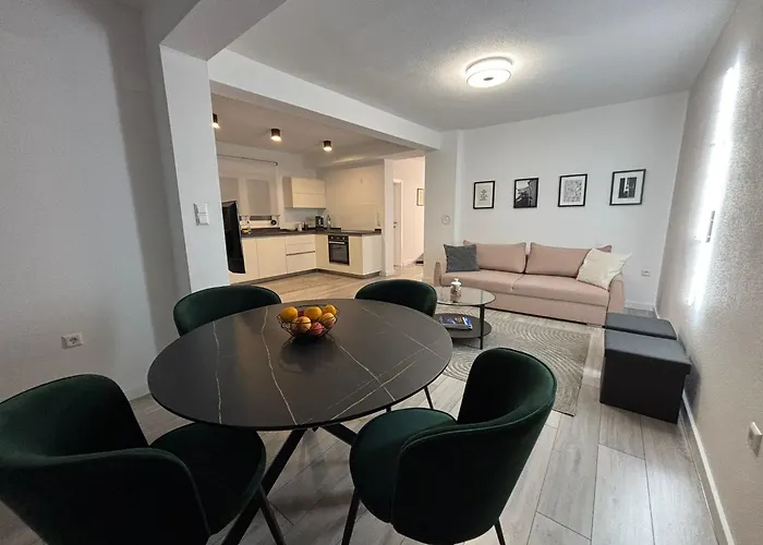 Merry Harmony Heights - Balcony & Free Garage & Parking Apartman *